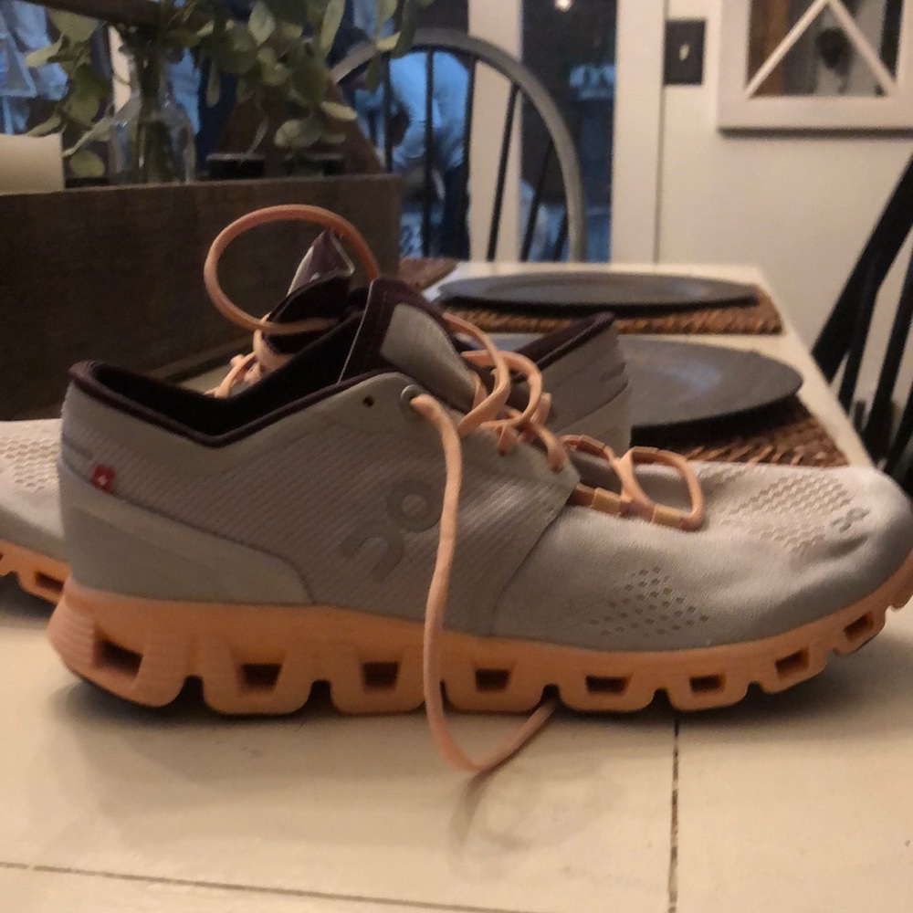 On cloud heliun cloud x sneaker